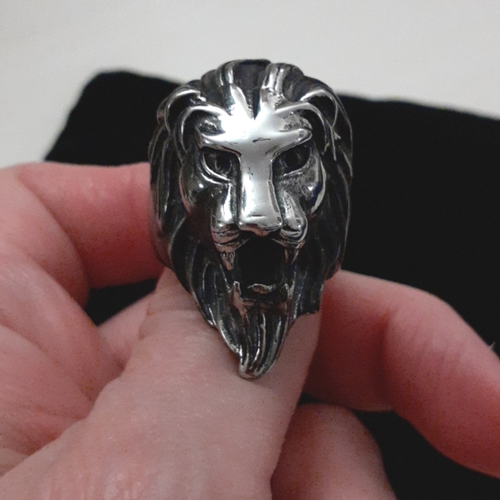 MENS STAINLESS STEEL LION RING - Picture 4 of 6